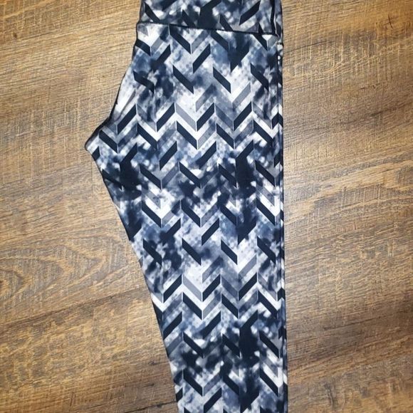 bcg Yoga Capris with Geometric Print - Picture 7 of 12